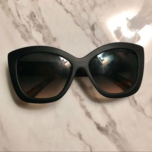 Tahari Accessories - Oversized Cat Eye Sunglasses Tahari Accessories - Oversized Cat Eye Sunglasses